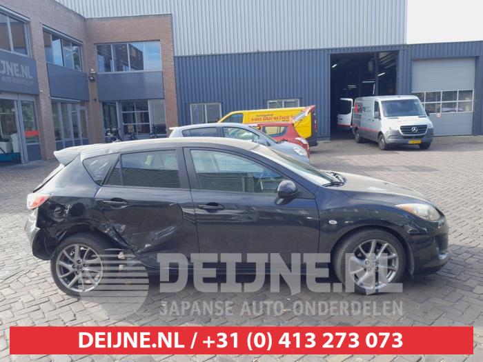 Mazda 3 Sport 1.6i MZR 16V Samochód złomowany (2011, Czarny)