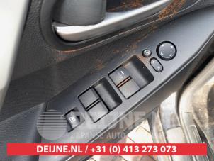 Mazda 3 Sport 1.6i MZR 16V Samochód złomowany (2011, Czarny)