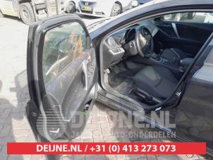 Mazda 3 Sport 1.6i MZR 16V Samochód złomowany (2011, Czarny)