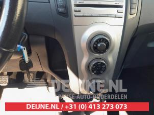 Toyota Yaris II 1.3 16V VVT-i Coche dañado (2007, Azul)
