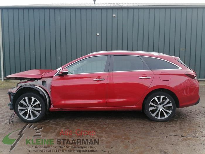 Hyundai i30 Wagon 1.4 T-GDI 16V Vehículo de desguace (2018, Rojo)