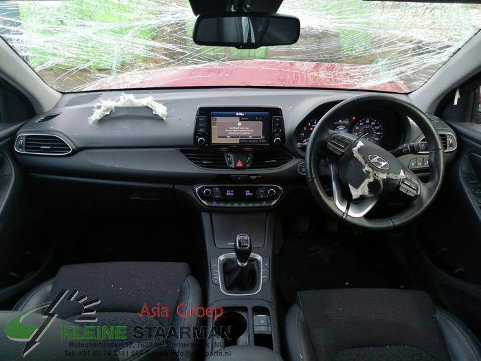 Hyundai i30 Wagon 1.4 T-GDI 16V Vehículo de desguace (2018, Rojo)