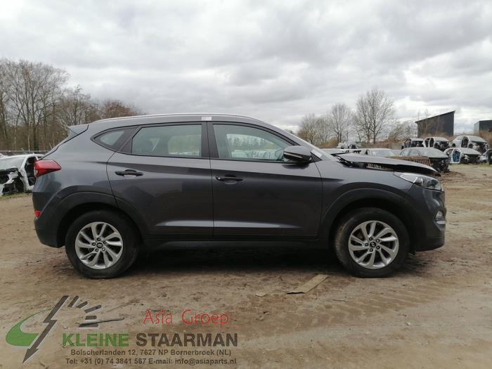 Hyundai Tucson 1.6 GDi 16V 2WD Vehículo De Desguace (2018, Oscuro, Gris)