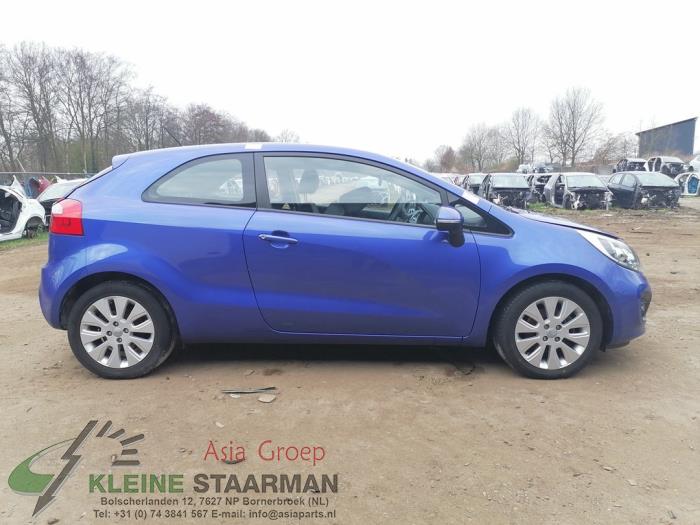 Kia Rio III 1 4 CVVT 16V Schrottauto 2013 Blau 