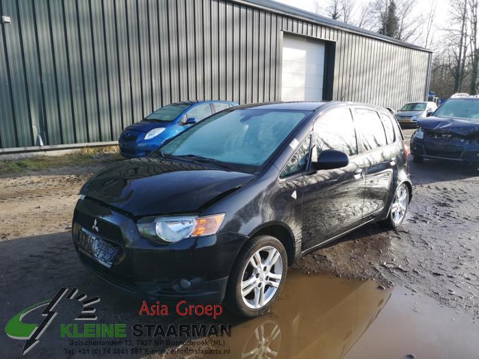 Mitsubishi Colt 1.3 16V Vehículo de desguace (2009, Negro)