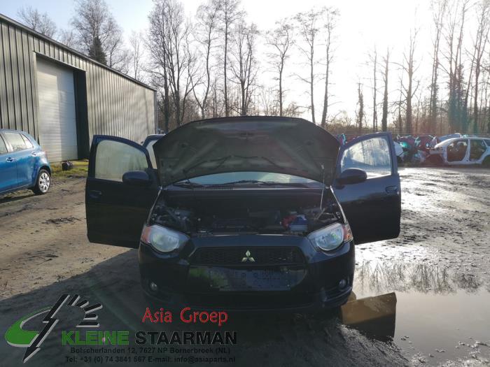 Mitsubishi Colt 1.3 16V Vehículo de desguace (2009, Negro)