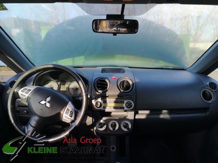 Mitsubishi Colt 1.3 16V Vehículo de desguace (2009, Negro)