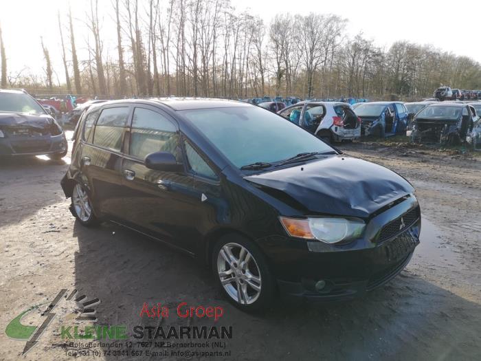 Mitsubishi Colt 1.3 16V Vehículo de desguace (2009, Negro)