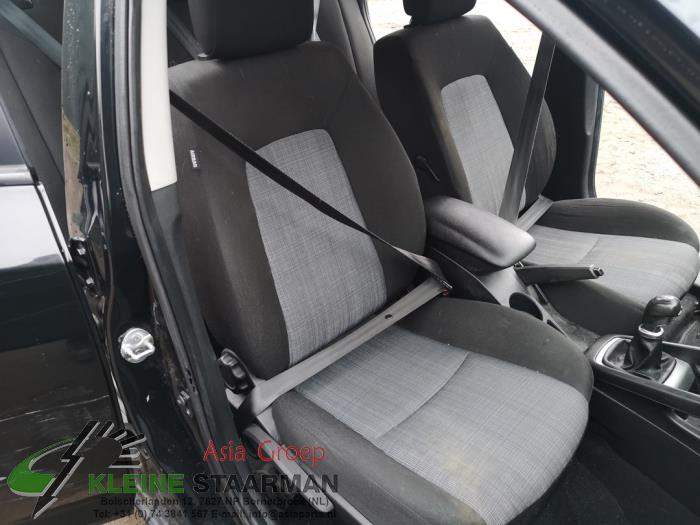 Kia Cee'd Sporty Wagon 1.4 16V Salvage vehicle (2011, Black)