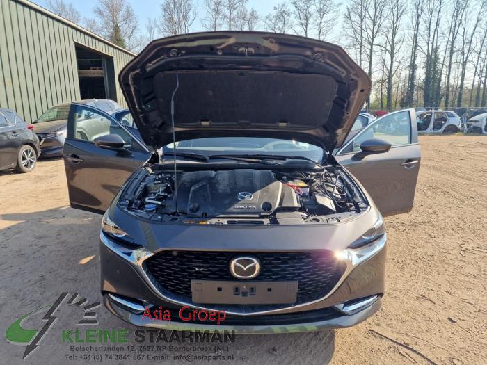 Mazda 3 2.0 SkyActiv-X 180 M Hybrid 16V Samochód złomowany (2019, Ciemny, Brazowy)
