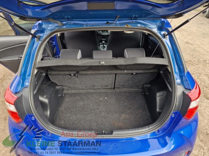 Toyota Yaris III 1.5 16V Hybrid Samochód złomowany (2019, Niebieski)
