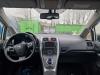 Toyota Auris 1.8 16V HSD Full Hybrid Schrottauto (2011, Weiß)
