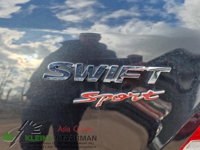 Suzuki Swift 1.6 Sport VVT 16V Vehículo de desguace (2015, Negro)