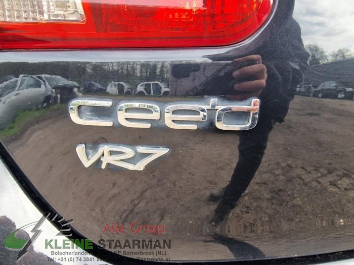 Kia Cee'd 1.4i 16V Salvage vehicle (2015, Black)