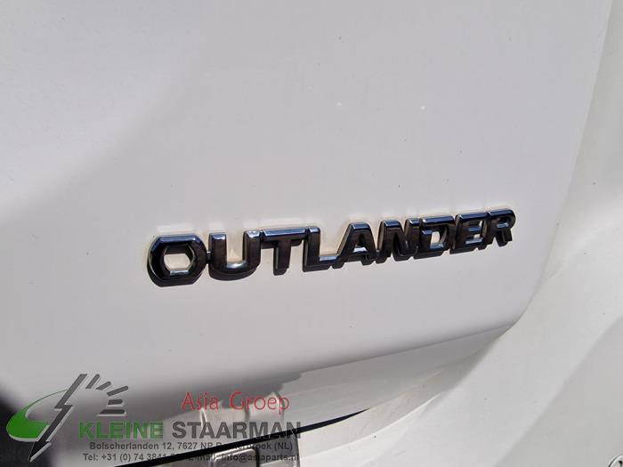 Mitsubishi Outlander 2.2 DI-D 16V Clear Tec 4x4 Samochód złomowany (2017, Bialy)