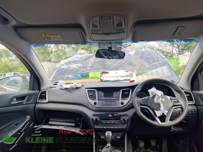 Hyundai Tucson 1.7 CRDi 16V 2WD Skrotfordon (2017, ZWART)