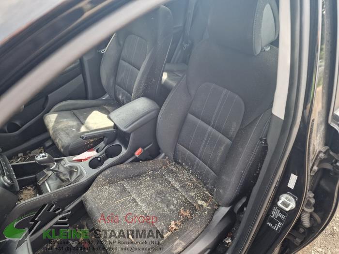 Hyundai Tucson 1.7 CRDi 16V 2WD Skrotfordon (2017, ZWART)