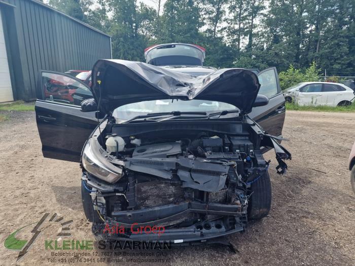 Hyundai Tucson 1.7 CRDi 16V 2WD Skrotfordon (2017, ZWART)