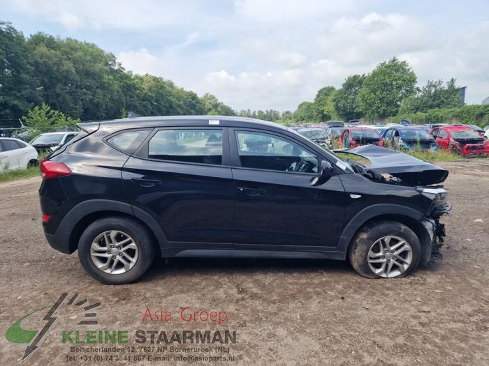 Hyundai Tucson 1.7 CRDi 16V 2WD Skrotfordon (2017, ZWART)