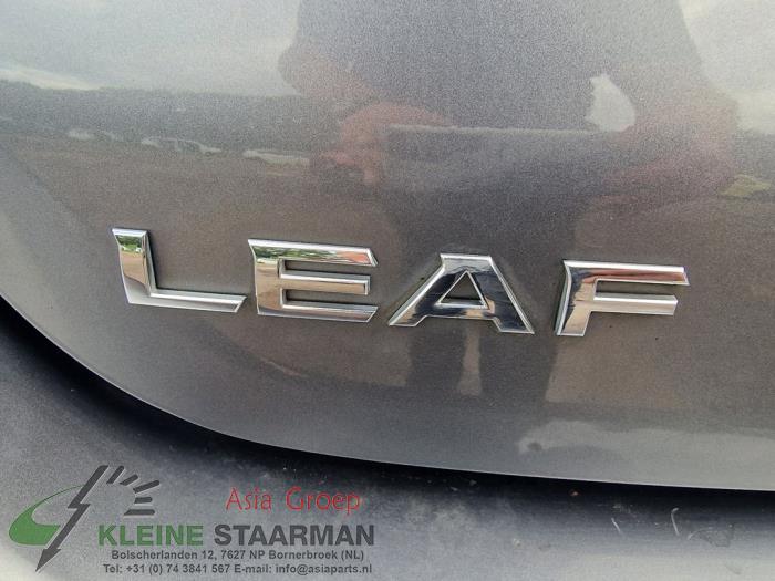 Nissan Leaf Leaf Schrottauto (2017, Dunkel, Grau)