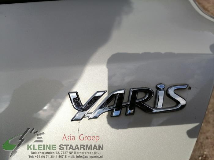 Toyota Yaris II 1.33 16V Dual VVT-I Schrottauto (2010, Beige)