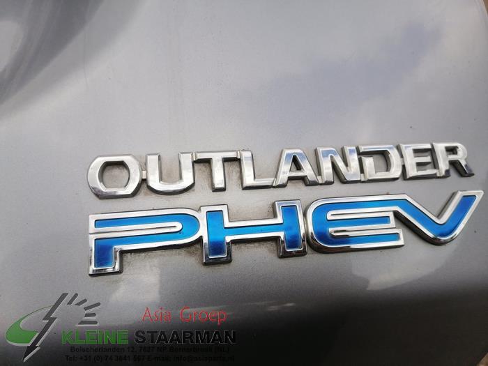 Mitsubishi Outlander 2.0 16V PHEV 4x4 Épave (2015, Gris)
