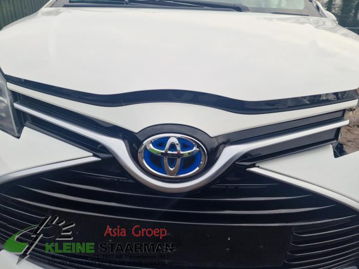 Toyota Yaris III 1.5 16V Hybrid Schrottauto (2015, Weiß)