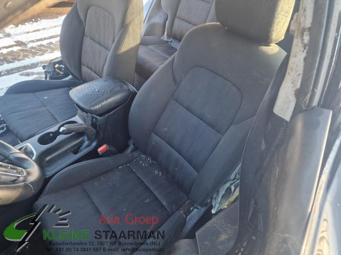 Kia Sportage 1.6 GDI 16V 4x2 Salvage vehicle (2017, Black)
