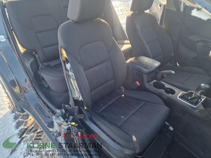 Kia Sportage 1.6 GDI 16V 4x2 Salvage vehicle (2017, Black)