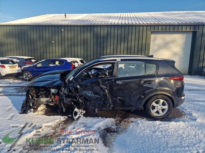 Kia Sportage 1.6 GDI 16V 4x2 Salvage vehicle (2017, Black)