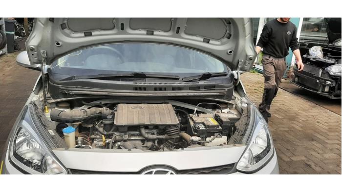 Hyundai i10 1.0 12V Samochód złomowany (2014, Bialy, Szary)