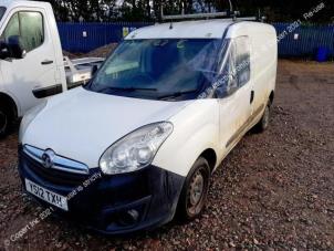 Opel Combo Tour 1.3 CDTI 16V ecoFlex Épave (2012, Blanc)