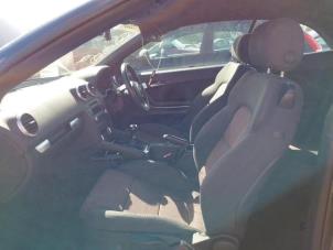Audi A3 Cabriolet 1.2 TFSI Épave (2010, Foncé, Violet)