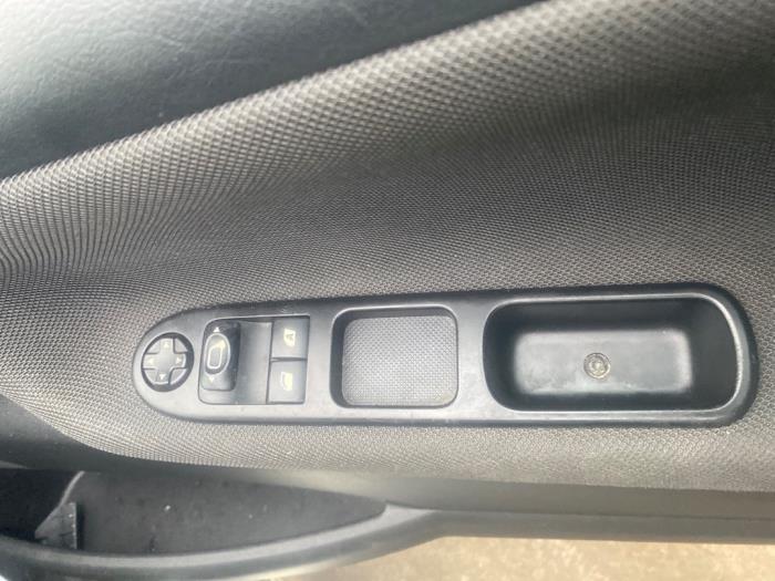Peugeot 207 CC 1.6 16V Vehículo de desguace (2012, Blanco, Blanco)