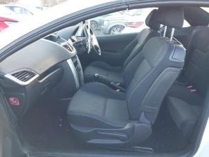 Peugeot 207 CC 1.6 16V Vehículo de desguace (2012, Blanco, Blanco)