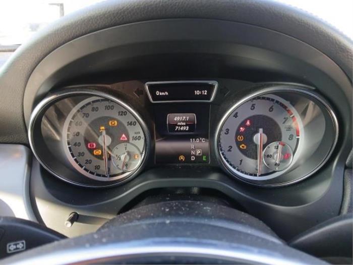 Mercedes CLA 2.0 CLA-250 Turbo 16V 4-Matic Épave (2015, Gris)