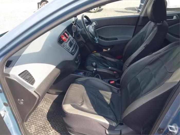 Hyundai i20 1.2i 16V Salvage vehicle (2015, Blue)