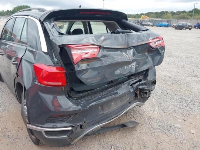 Volkswagen T-Roc 1.5 TSI Evo BMT 16V Vehículo de desguace (2020, Moondust, Moonmist, Gris ratón, Gris plateado)