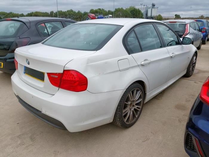 BMW 3 serie 318i 16V Skrotfordon (2011, WIT)