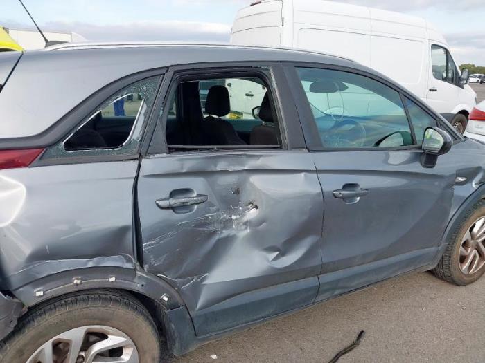 Opel Crossland 1.2 12V Skrotfordon (2019, GRIJS GR)