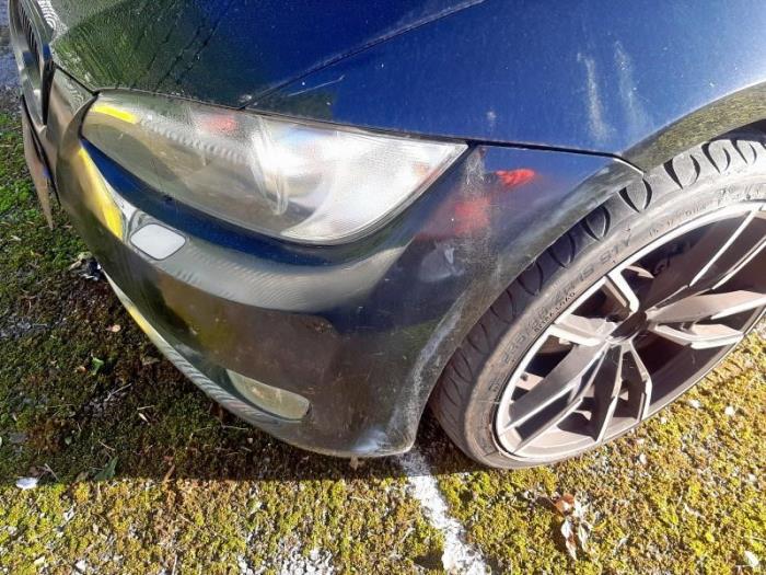 BMW 3 serie 320i 16V Épave (2009, Noir)