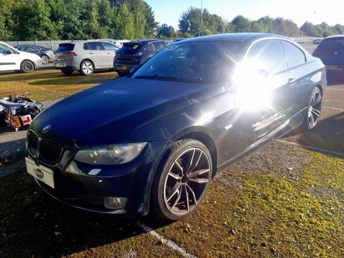 BMW 3 serie 320i 16V Épave (2009, Noir)