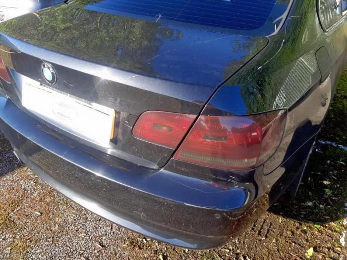 BMW 3 serie 320i 16V Épave (2009, Noir)