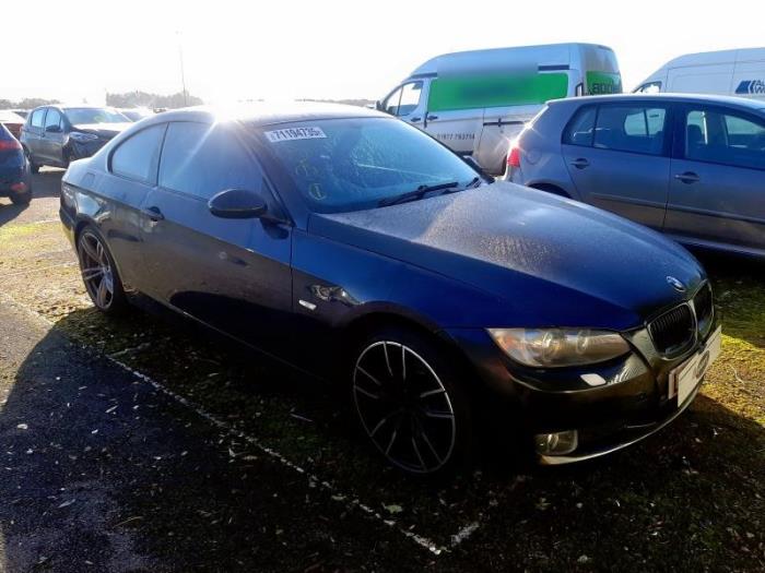 BMW 3 serie 320i 16V Épave (2009, Noir)