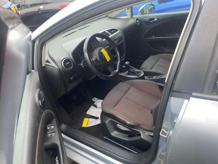 Seat Leon 2.0 FSI 16V Samochód złomowany (2006, Szary)