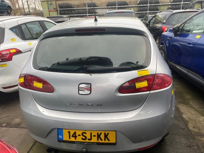 Seat Leon 2.0 FSI 16V Samochód złomowany (2006, Szary)