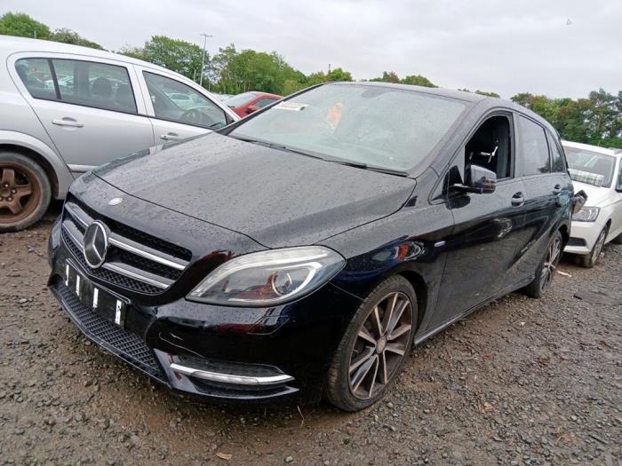 Mercedes B 1.6 B-200 BlueEFFICIENCY Turbo 16V  (Épave)