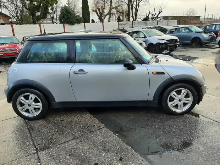 Mini Mini One/Cooper 1.6 16V Cooper Salvage vehicle (2001, Gray)