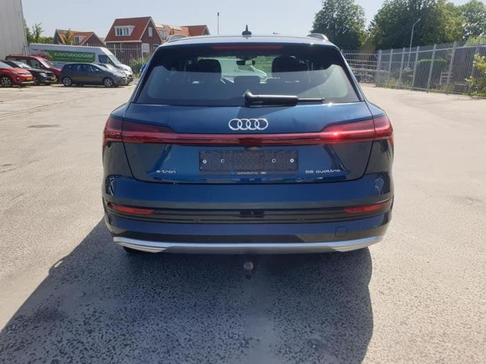 Audi e-tron 55 quattro Skrotfordon (2019, BLAUW)