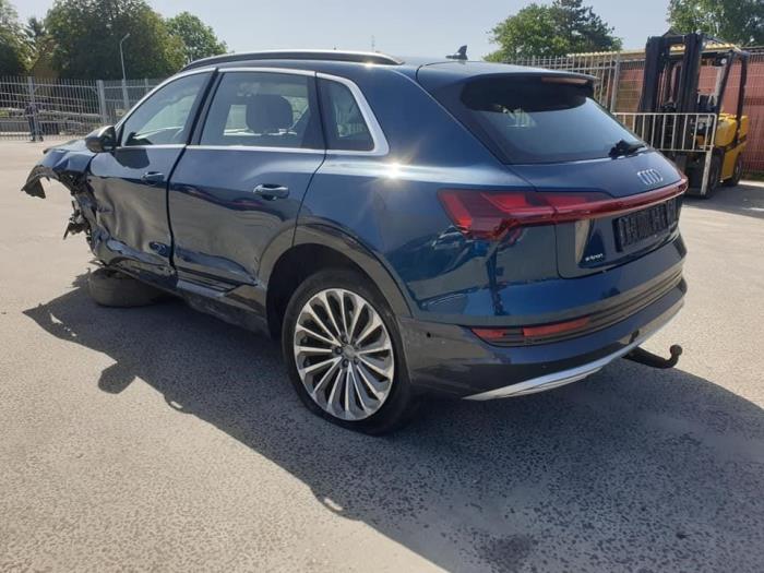 Audi e-tron 55 quattro Skrotfordon (2019, BLAUW)